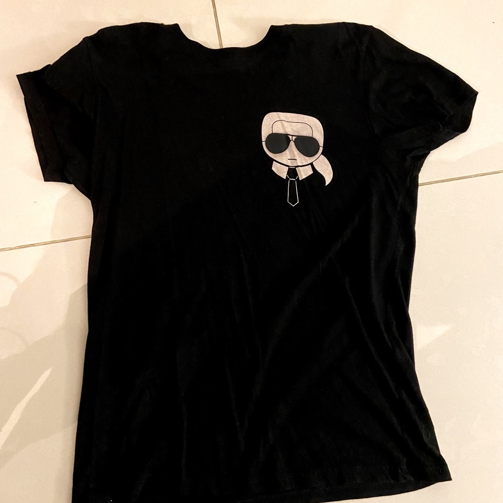 Karl Lagerfeld black t-shirt. Size Large (slim fitted)